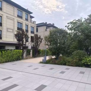 宿迁 芝麻白与芝麻白搭配铺装，尺寸1200*600