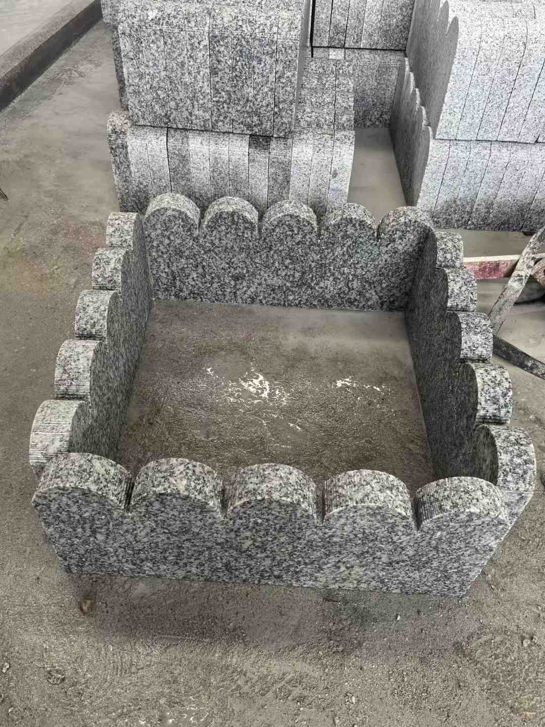 宿迁 花边石、花坛围栏石、花池界石、菜园栅栏石、镶边石、波浪状界石介绍