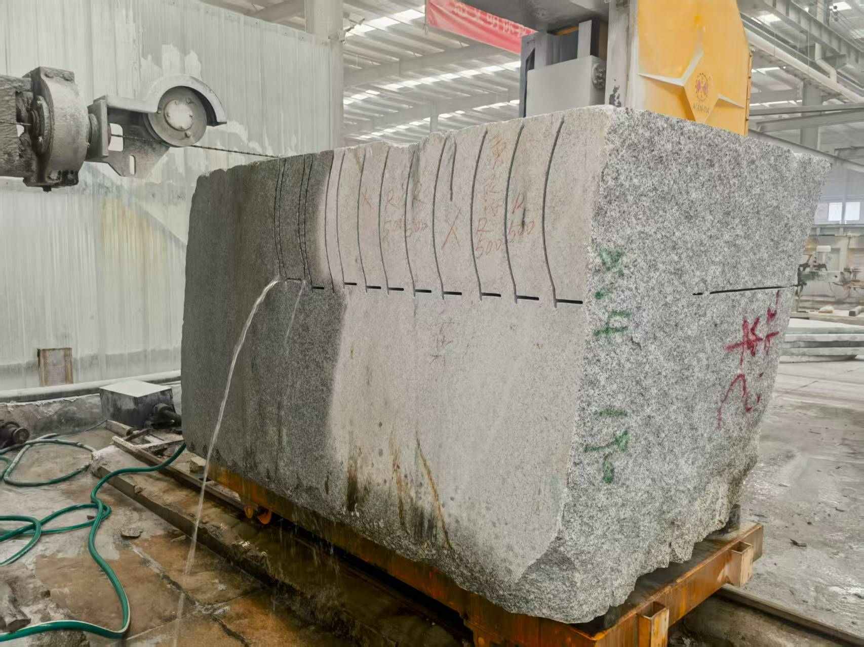 宿迁 602，大花芙蓉白，绳锯加工弧形路沿石