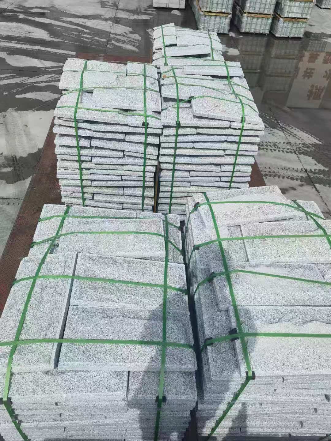 宿迁 芝麻白蘑菇石装车出货