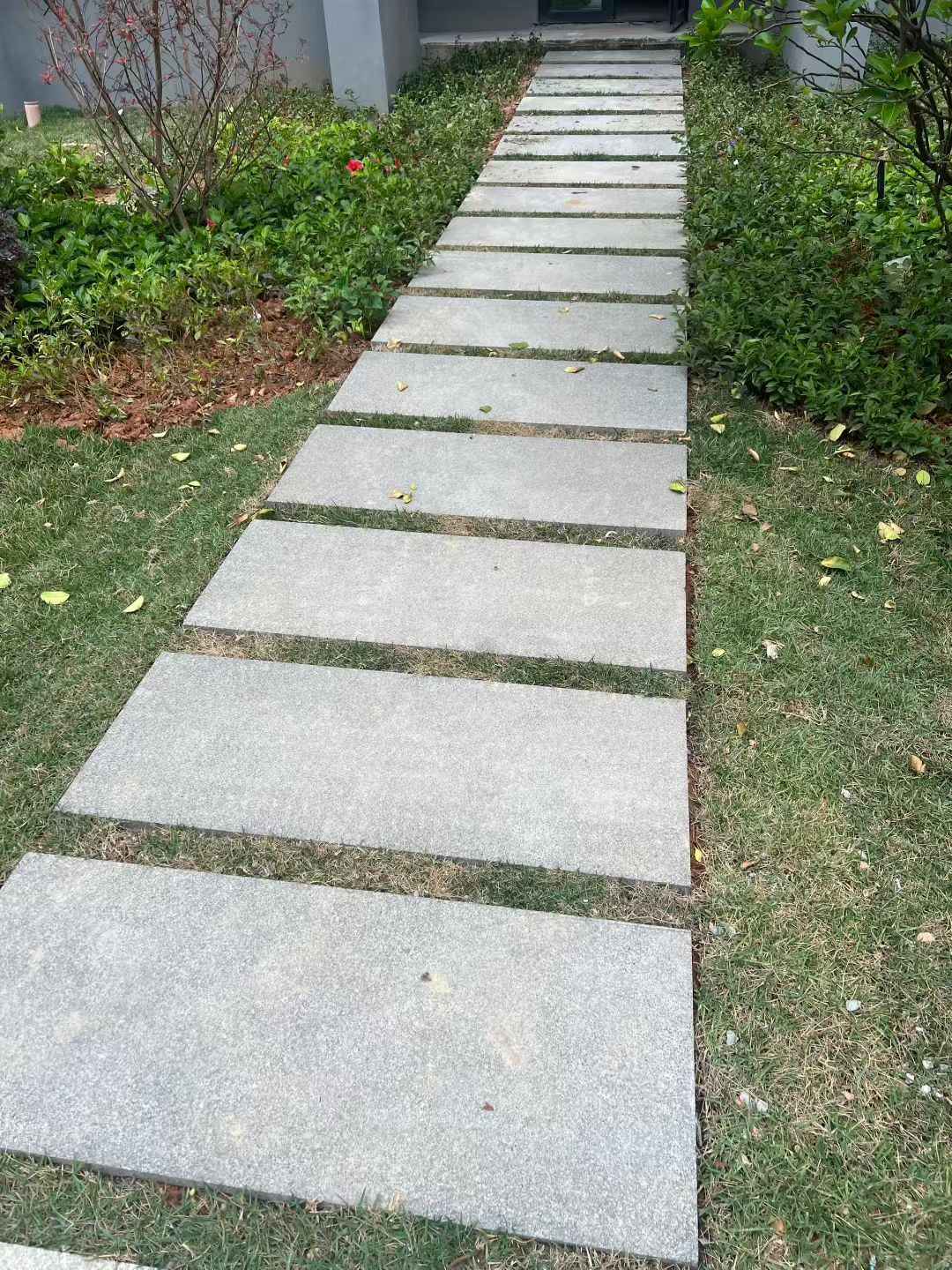 宿迁 芝麻黑小区踏步、汀步石铺装效果