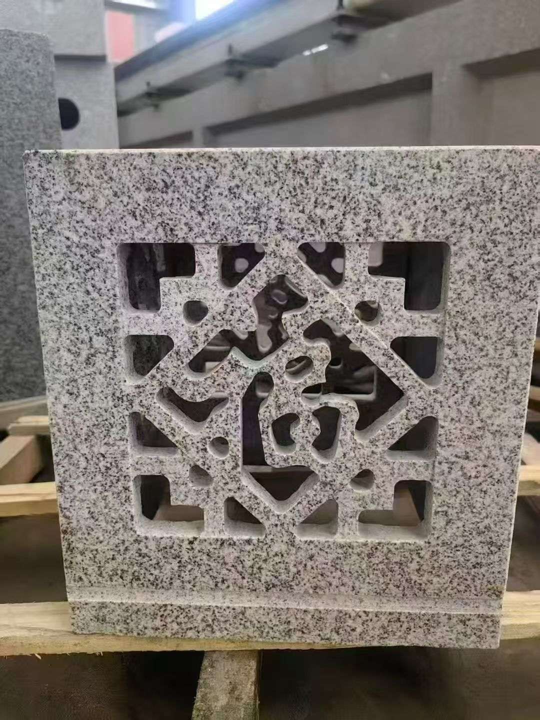 宿迁 芝麻白花岗岩镂空雕花灯笼